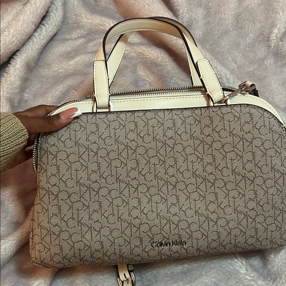 Calvin Klein Beige and Cream Crossbody Bag - Picture 1 of 4